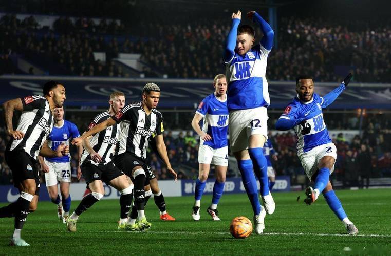 关于英超赛前再迎强敌；奥兰多魔术回应争议；主帅态度——底气十足；控场能力受关注的信息